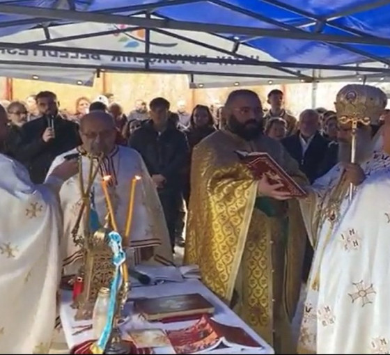 Hatay'da yıkılan kilisenin enkazında Noel ayini