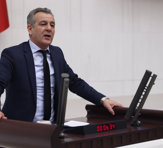DEM Partili Hun, Iğdır'da fay hattına yapılan barajı Meclis'e taşıdı