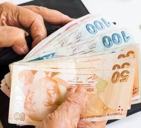 Çalışan emeklilere 5 bin lira ikramiye maddesi Meclis’ten geçti