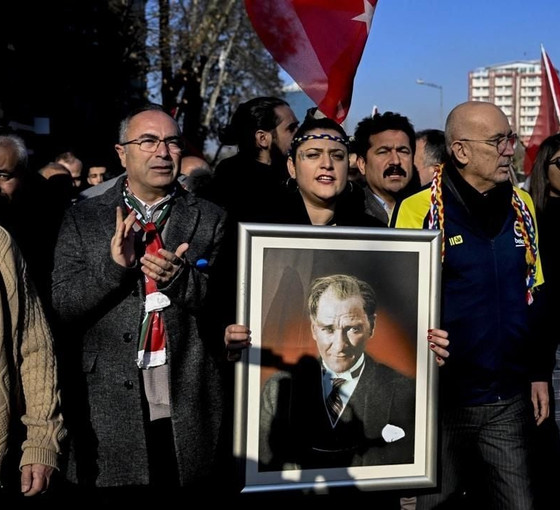 İktidar da, muhalefet kadar Atatürkçü imiş; fark yok mu gerçekten?