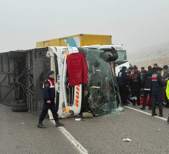 Malatya'da yolcu otobüsü devrildi: Dört ölü, 36 yaralı