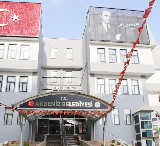 DEM Partili Meclis Üyesi Özgür Çağlar: Belediyenin taşınmazları batan geminin malları gibi dağıtılıyor