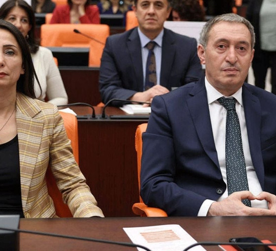Bakırhan ve Hatimoğulları'ndan Koç Üniversitesi'ndeki ırkçı saldırıya tepki: Takipçisi olacağız