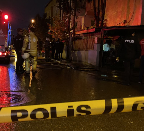 Pendik'te, yakın noktalarda bulunan doğal gaz kutusu ile otomobilde eş zamanlı yangın