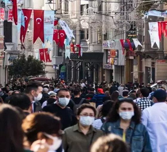 Ateş, kas ağrıları, öksürük… Prof. Dr. Esin Davutoğlu anlattı: Türkiye ‘kombo salgın’a teslim