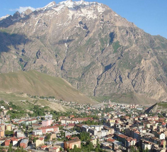Hakkari’de seçimin nabzı: DEM Parti yeniden zafer peşinde