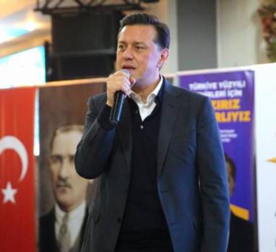 AKP'li Nebi Hatipoğlu'ndan gazetecilere rüşvet gibi vaad: Belediyeden bir asgari ücret vereceğiz