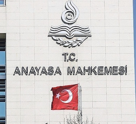 Anayasa Mahkemesi üç siyasi partinin hukuki varlığının sona erdiğine hükmetti