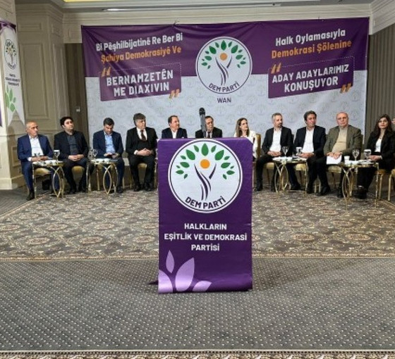DEM Parti’nin Van Büyükşehir aday adayları canlı yayında kendilerini tanıttı