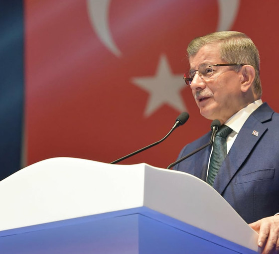 Davutoğlu yeniden genel başkan seçildi