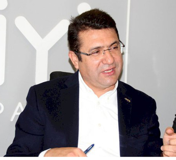 İYİ Partiden istifa eden Mehmet Tosun, AKP'den belediye başkan adayı oldu