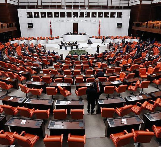 Meclis Başkanlığı tezkeresi oy çokluğuyla kabul edildi: Bildiriye imza atmayan CHP'den tezkereye 'evet' oyu