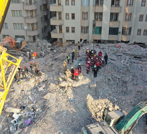 Depremde 78 kişinin ölmüştü Hakimbey Apartmanı için iki belediye görevlisine soruşturma izni verildi