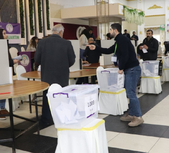 DEM Parti’nin halk oylaması üç ilçede başladı