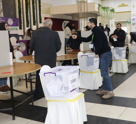 DEM Parti’den Diyarbakır'daki halk oylamasına katılım çağrısı: Demokratik şölene davet ediyoruz