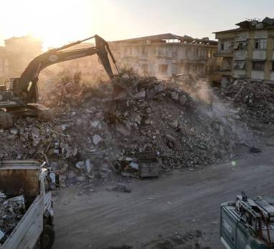 Hatay Defne’de depremzedelere, konutların boşaltılması için bir günlük süre verildi