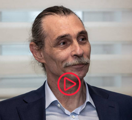 Erdal Beşikçioğlu, istifasını Erdoğan'ın sesini taklit ederek anlattı: İyi ki de o lafı etmiş