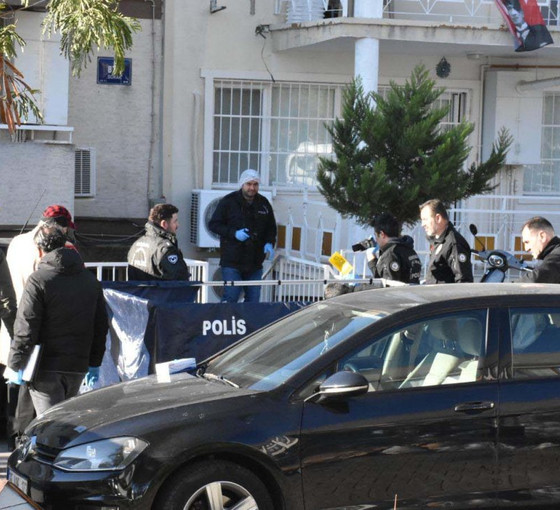 İzmir'de öğretim üyesi ailesini katletti: Üzerinden 4 tabanca çıktı