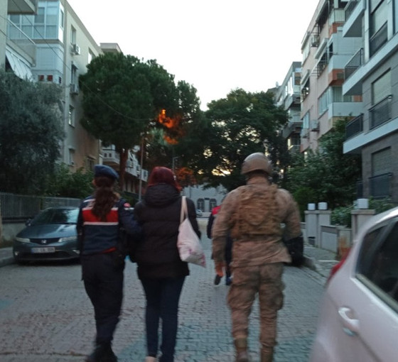 İzmir'de ESP ve TÖP üyelerine yönelik operasyon: Beş gözaltı