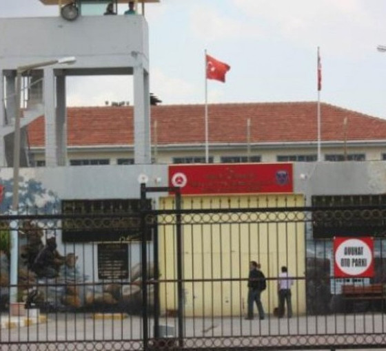 Mahpusa gönderilen fotoğrafa 'aile ferdi yok' gerekçesiyle el konuldu