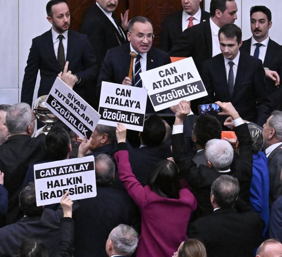 CHP'den Can Atalay’ın milletvekilliğinin düşürülmesinin iptali istemiyle AYM’ye başvuru