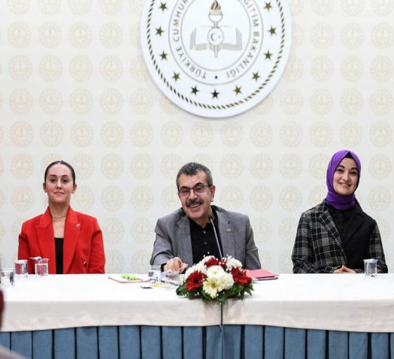Bakan Tekin'den yeni müfredat açıklaması: Bizim değerlerimizle inşa edilmiş bir eğitim sistemi