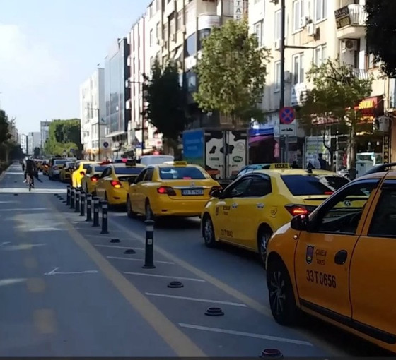 Mersin'de taksiciler, öldürülen meslektaşları için eylem yaptı