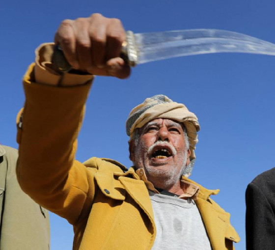 ABD-Britanya saldırıları durduramadı: Yemen'deki Husiler, iki ülkenin ticari gemilerini hedef aldı