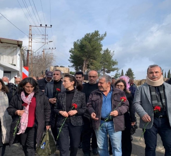 Deprem sonrası siyah ve gri bir yaşam