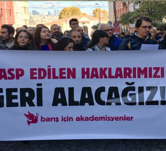Eğitim Sen: Barış Akademisyenlerine yargı eliyle eziyet ediliyor