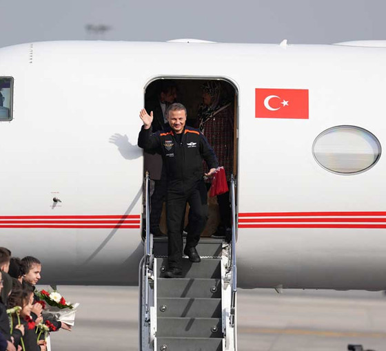 Alper Gezeravcı Türkiye'ye döndü: Yaptığımızın uzay seyahati olmadığını rahatlıkla söyleyebilirim
