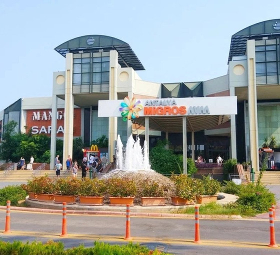 Antalya'da 25 yıllık mücadelede: Kaçak AVM'nin ihale süresi 10 yıl uzatılmak isteniyor