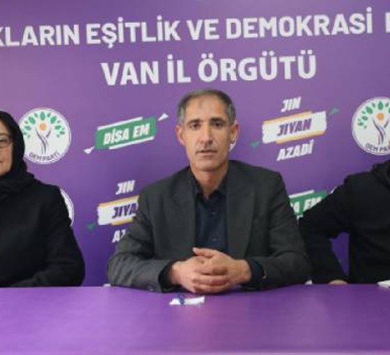 Van Büyükşehir Belediyesi kayyımı Kürtçe billboardları engelledi