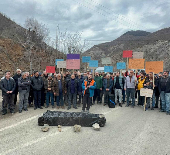 Artvin'de siyah tabutlu eylem: 'Can güvenliğimiz yok'