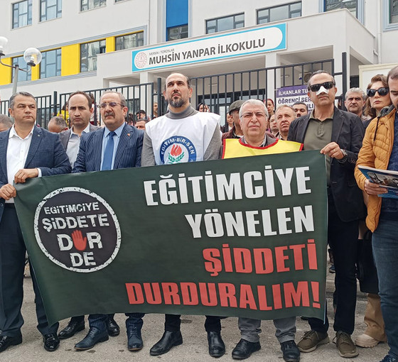 Mersin'de öğretmene veli şiddeti: Öğrencilerinin önünde yumruklu saldırıya uğradı