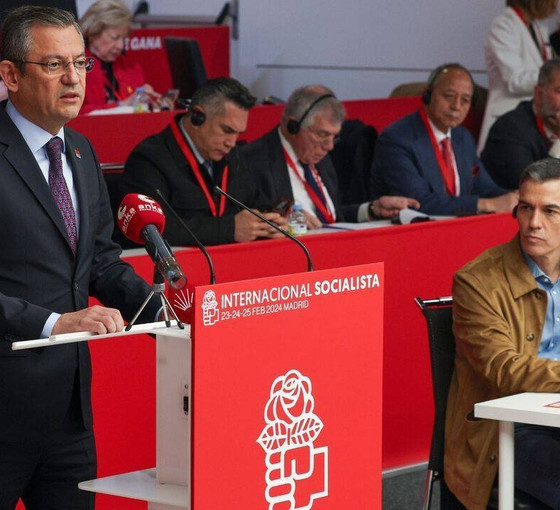 Özgür Özel, İspanya'da Sosyalist Enternasyonel'de konuştu: Gazze ve neoliberalizm vurgusu