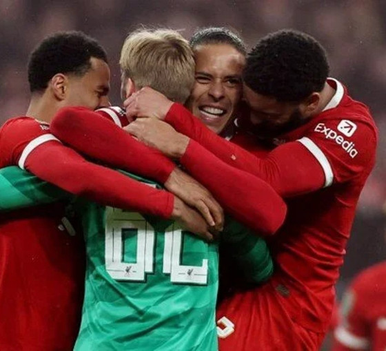 İngiltere Lig Kupası'nı Liverpool kazandı