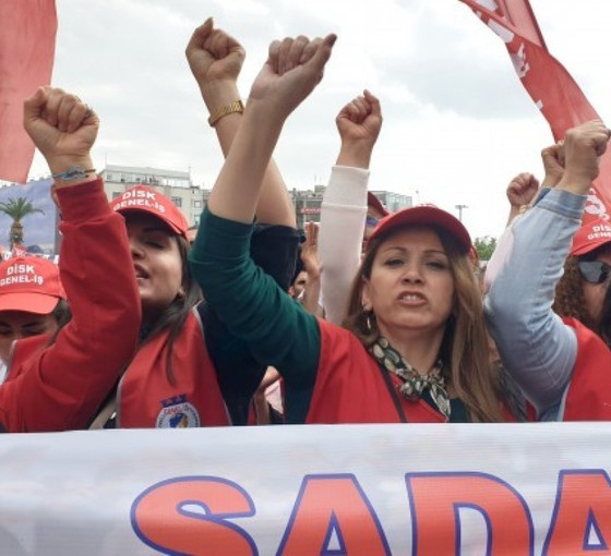 Adana Büyükşehir Belediyesi ulaşım işçileri greve çıktı