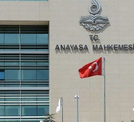 AYM'den emsal karar: Yurt dışına çıkış yasağı 'ifade özgürlüğü ihlali' sayıldı