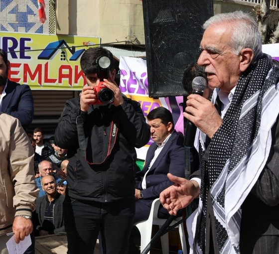 Siverek'te konuşan Ahmet Türk: 'Şeyhlerin ve ağaların hak ettiği cevabı vermemiz lazım'