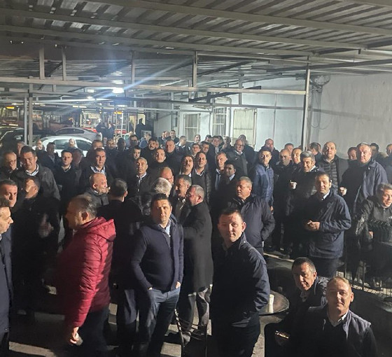 İzmir Büyükşehir Belediyesi'nde TİS görüşmeleri tıkandı: 6 bine yakın işçi ikinci kez iş bıraktı