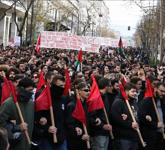 Yunanistan'da öğrencilerin protestolarını dikkate almayan Miçotakis, özel üniversite yasasını parlamentodan geçirdi