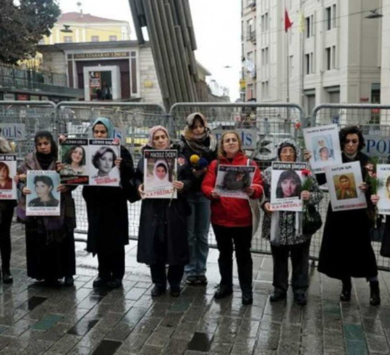 Cumartesi Anneleri gözaltında kaybedilen kadınların akıbetini sordu