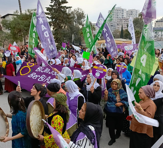 Adana' da kadınlar barış ve eşitlik için eylemdeydi