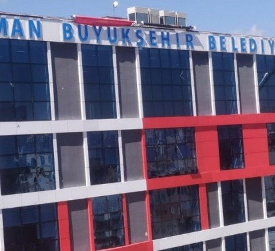 Kayyım tabela astı: Batman 'Büyükşehir' mi oldu?