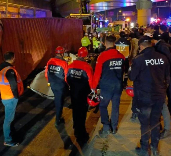 Bakırköy'de dört kişinin öldüğü kazaya neden olan TIR sürücüsü: Yüksekliği tahmin edemedim