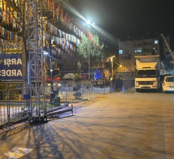 Kayyımdan Erdoğan mitingine 'hazırlık': Mardin'de DEM Parti'nin kiraladığı bilboardlar söküldü
