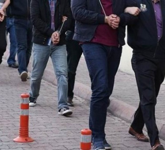 Mersin'de ev baskınları: Beş kişi gözaltına alındı