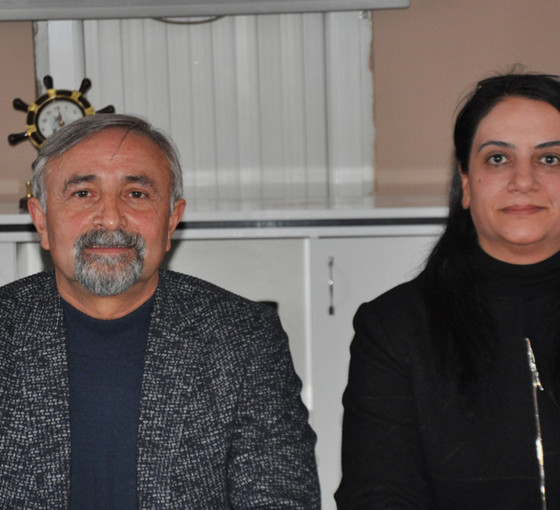 DEM Parti Kars eşbaşkan adayları: 'Bu topraklara kayyım üç beden büyük gelir'
