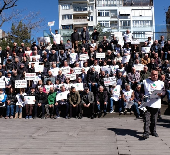 Emekliler Eskişehir'de eylem yaptı: 'Karnımızı doyuramıyoruz, yatağa aç giriyoruz'